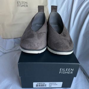 Eileen Fisher Suede Wedge in Graphite